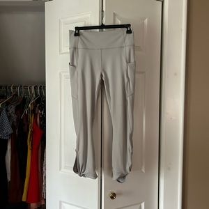 Fabletics light gray oasis luxe high waisted twist 7/8 leggings lightly worn
